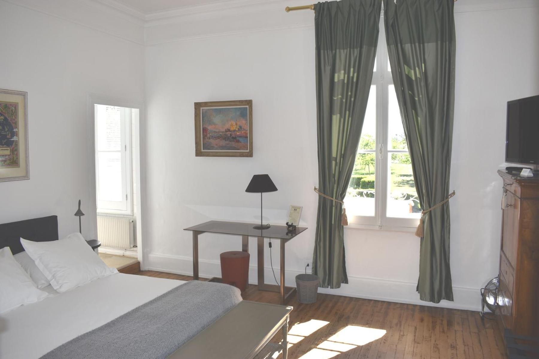 Manoir Des Tuileries Du Buisson Bed & Breakfast Verneuil d'Avre et d'Iton Rom bilde